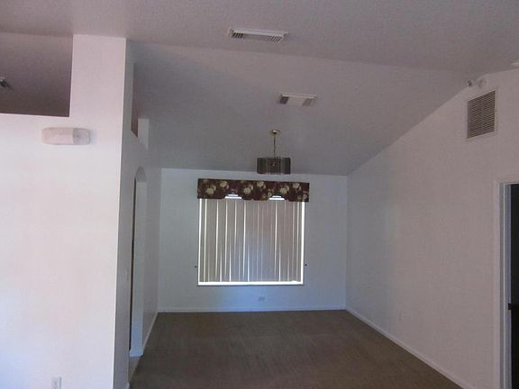 4th image of 164 SW Milburn Cir