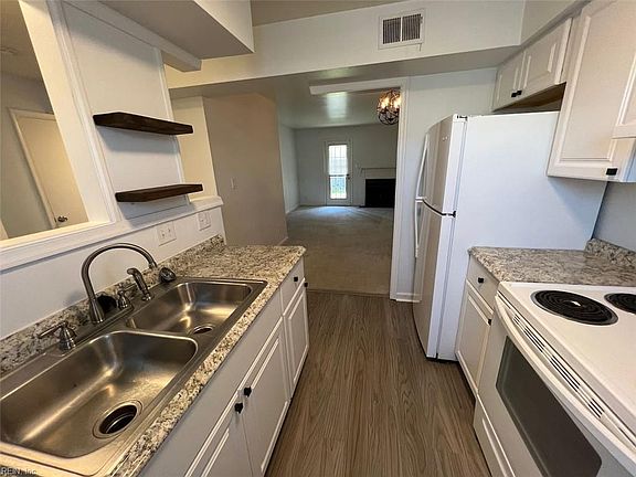 4th image of 1408 Deerpond Ln