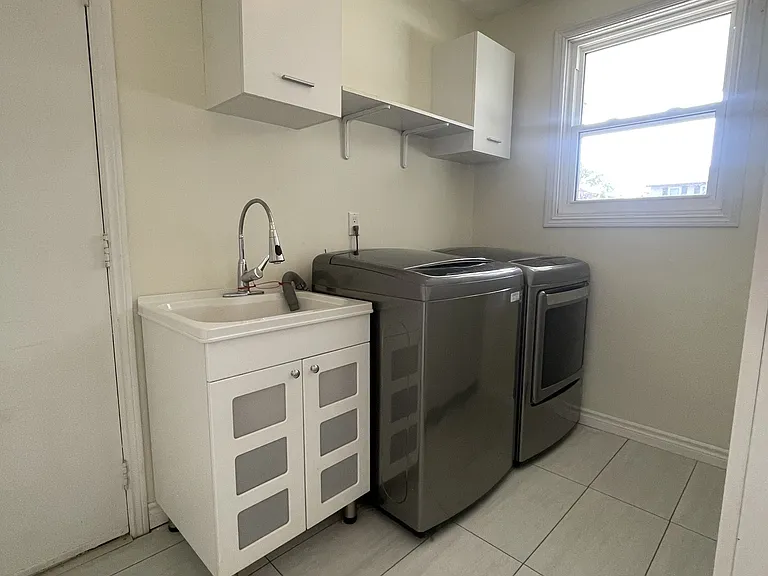 24 Rembrandt Dr — Photo 10