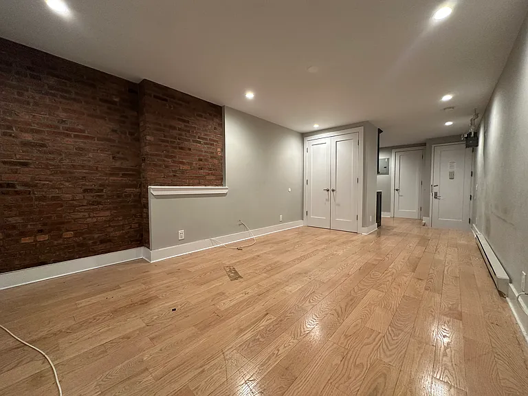 250 W 47th St #4A — Photo 3