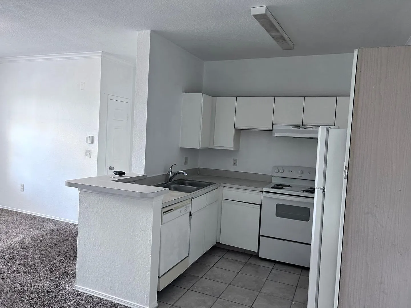 2 Bed/1 Bath Apartment within Madison at Metrowest, Orlando — Photo 4