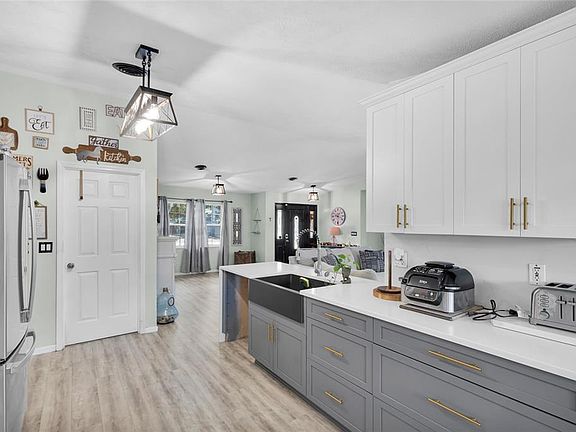 3rd image of 4630 SE 58th Pl