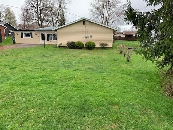 3rd image of 108 Queenswood Dr