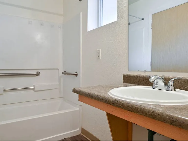 Quail Run Apartments — Photo 48