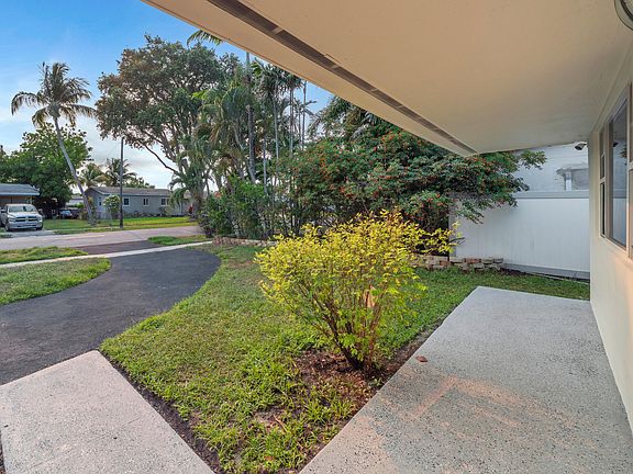 5th image of 301 N 65th Way