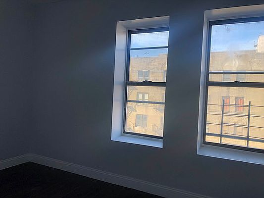 3rd image of 510 W 204th St #55A