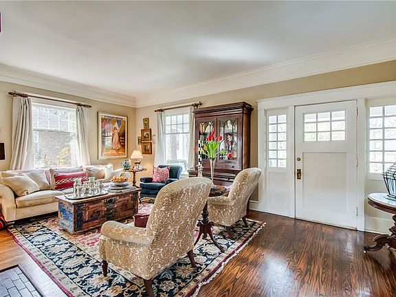 5th image of 707 W Marvin Ave