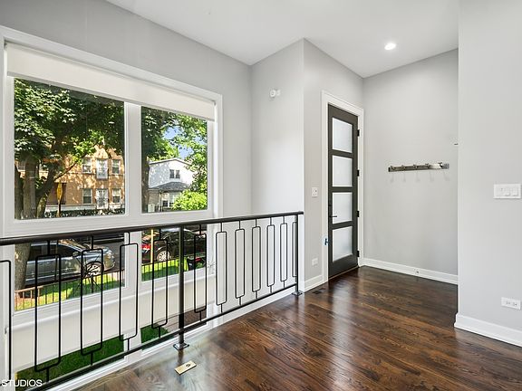 2nd image of 1701 N Artesian Ave