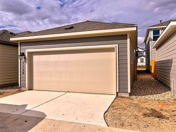 4th image of 1728 Yaupon Grove Ln