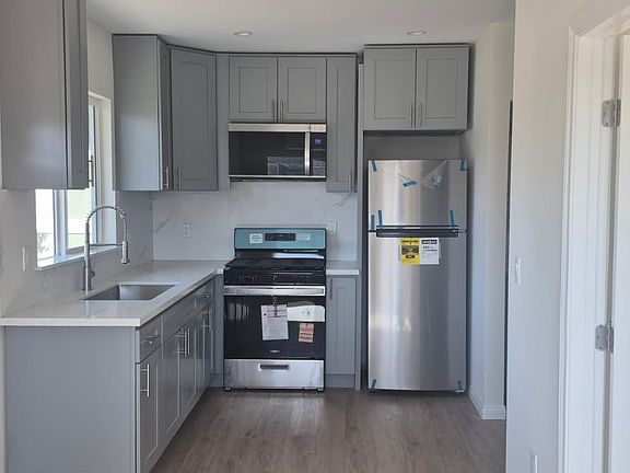 2nd image of 21212 Marigold Ave