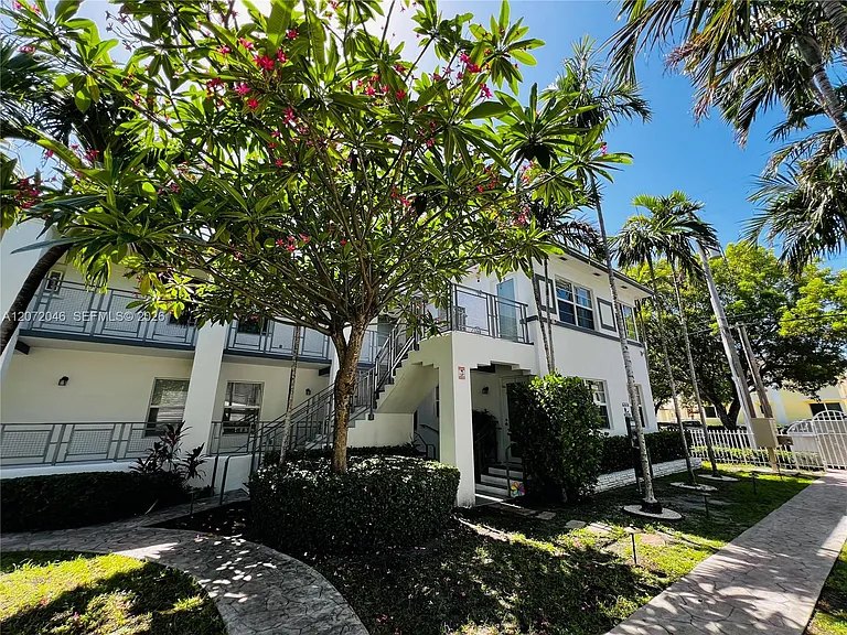 950 Bay Dr #6 — Photo 17