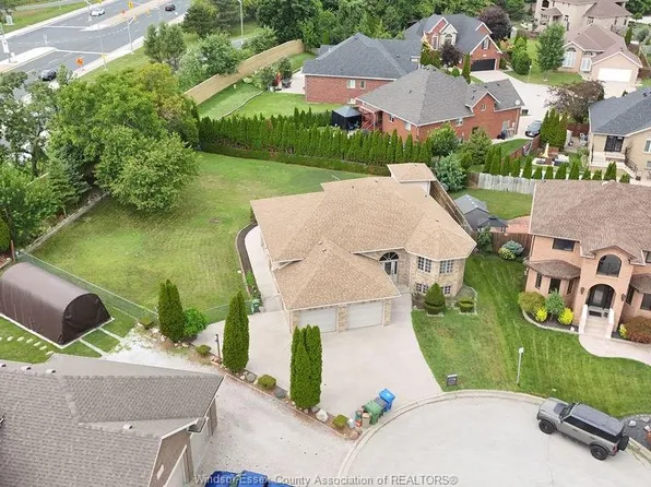 2672 Fleming Ct, Windsor, ON N9E 4P1
