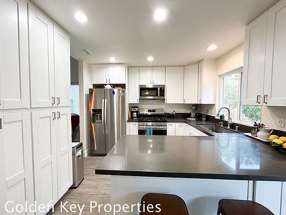 3rd image of 4911 Glenhaven Dr