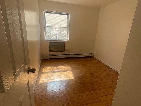 4th image of 2905 Grace Ave Floor 1