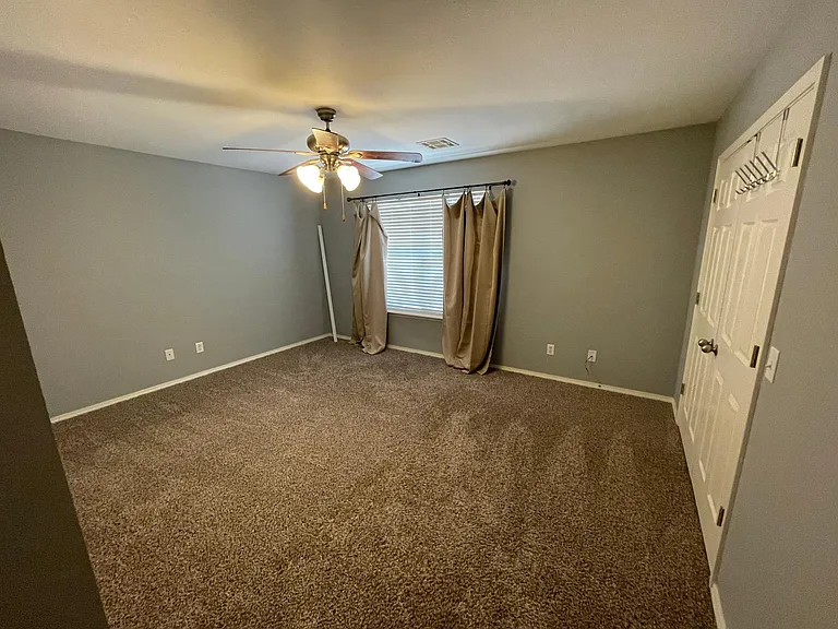1899 W Stone St #2 — Photo 9