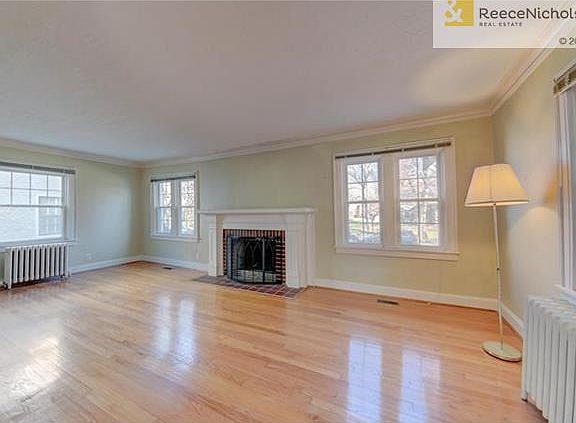 3rd image of 461 W 70th Ter