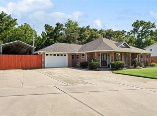 3 S Lake Ct, Violet, LA 70092