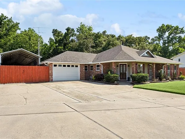 3 S Lake Ct, Violet, LA 70092