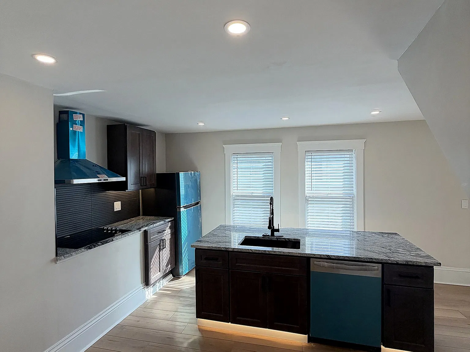 2 bed, 1350 sqft, $1,985 — Photo 2