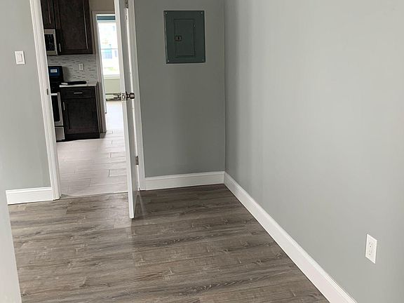 5th image of 36 Napoleon St Floor 2