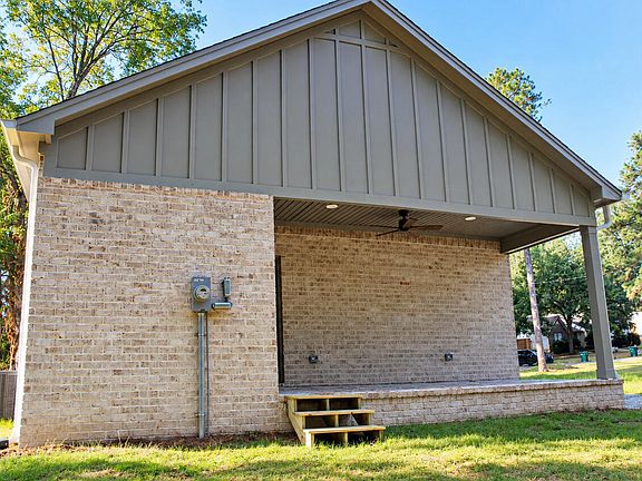 2nd image of 1608 Leonard Dr