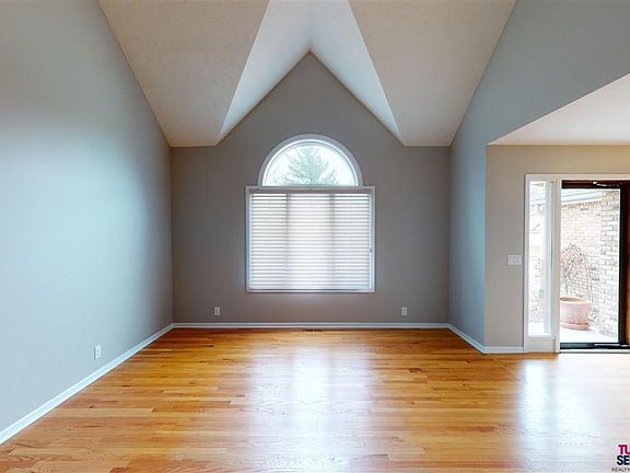2nd image of 507 Windsor Dr