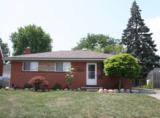 22926 Hoffman St, Saint Clair Shores, MI 48082
