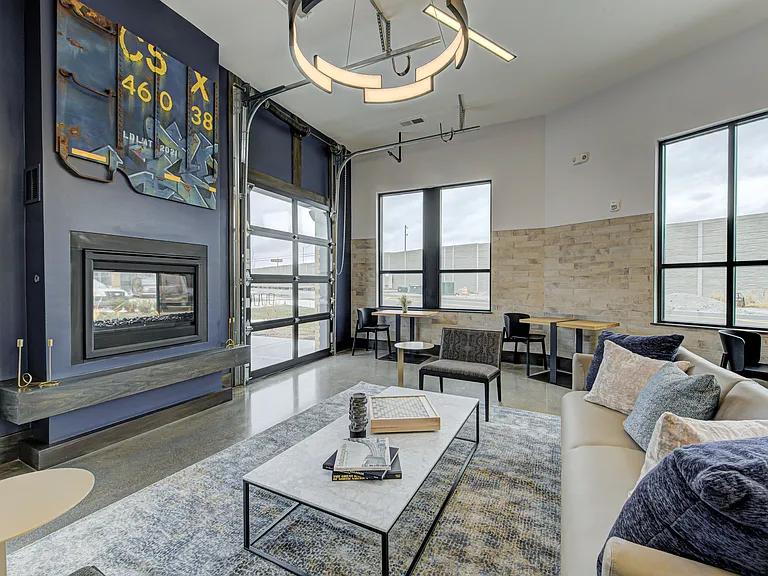Pullman Pointe — Photo 14