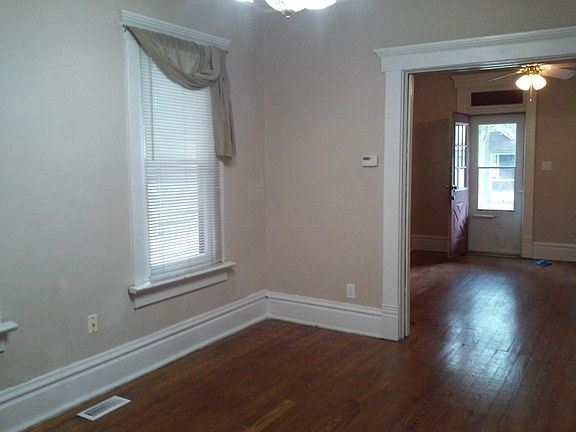 4th image of 126-128 E Maynard Ave