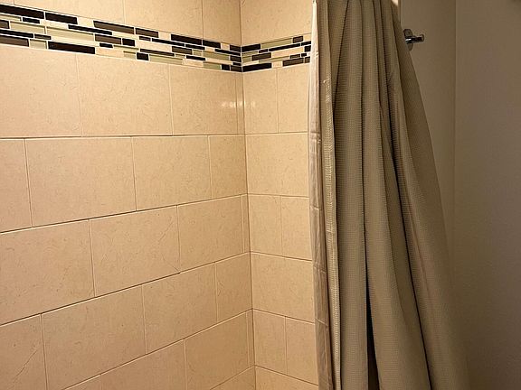 5th image of 2305 Sidewinder Dr #910