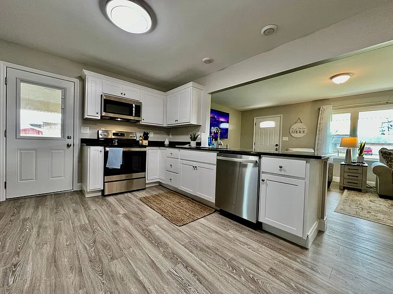 304 Sycamore Rd — Photo 9