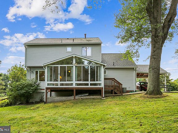 3rd image of 16800 Baederwood Ln