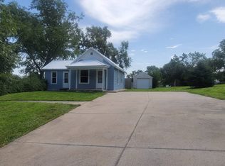 2015 L St, Auburn, NE 68305