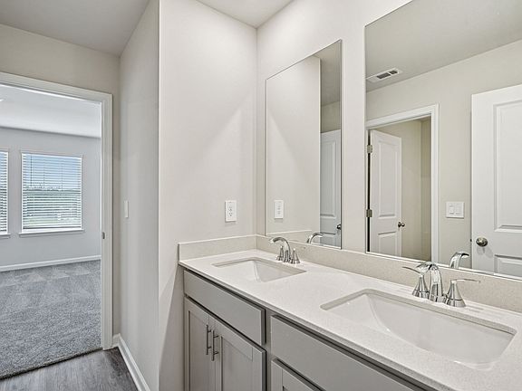 Secondary Bathroom in the Thompson floorplan at a Meritage Homes community in Atlanta, GA.