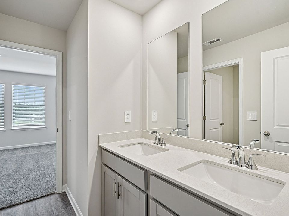 Secondary Bathroom in the Thompson floorplan at a Meritage Homes community in Atlanta, GA.
