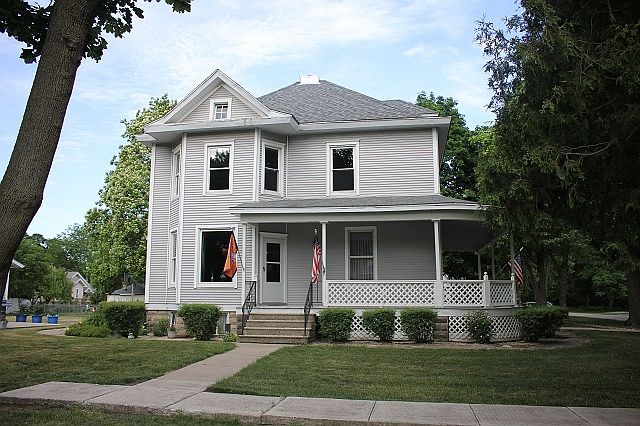 1st image of 230 E Market St