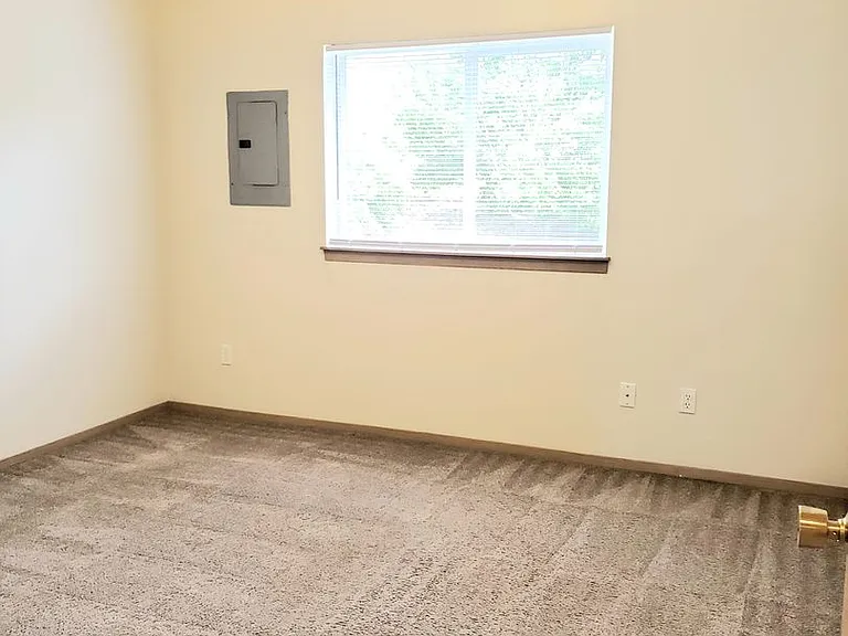 591 Eastmont Ave — Photo 11