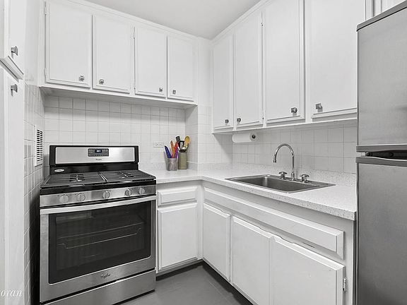 3rd image of 6 W 16th St #3RN