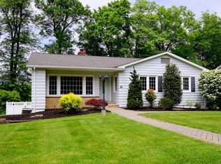 34 Baker Rd, Livingston, NJ 07039