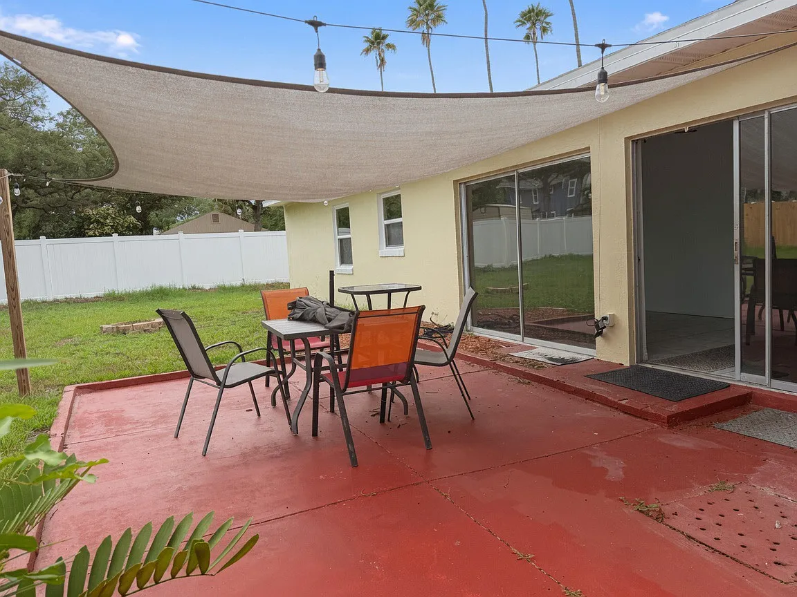 3 bed, 1120 sqft, $2,395 — Photo 3