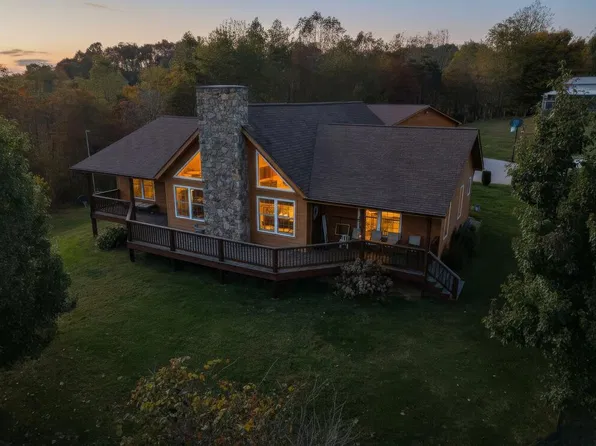 1365 Booker Rd, Castlewood, VA 24224