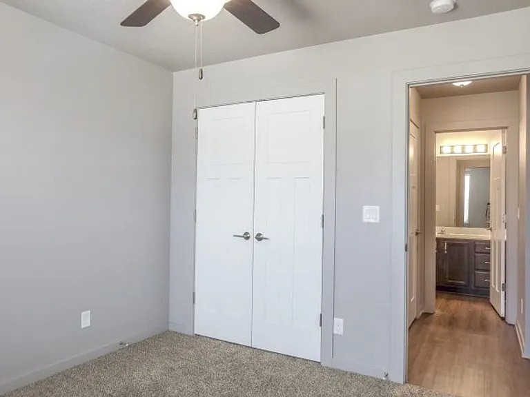Ledgestone Townhomes — Photo 14