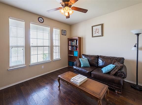 4th image of 1006 Seminole Ln
