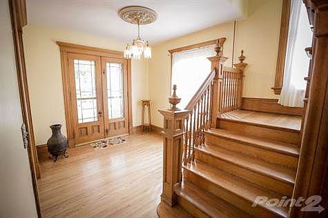 Foyer Hardwood Home Buyers Network - Kel Svoboda