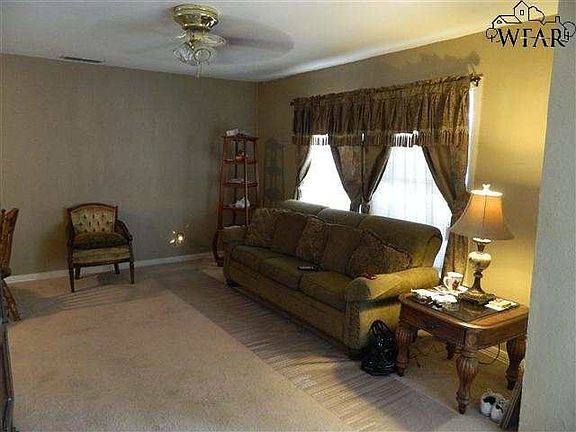 2nd image of 322 Bluebonnet Dr
