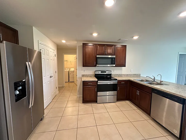 2213 NE 33rd St — Photo 3