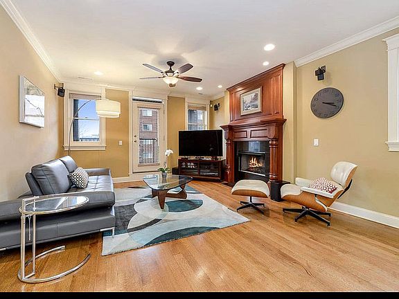 3rd image of 6121 N Winthrop Ave