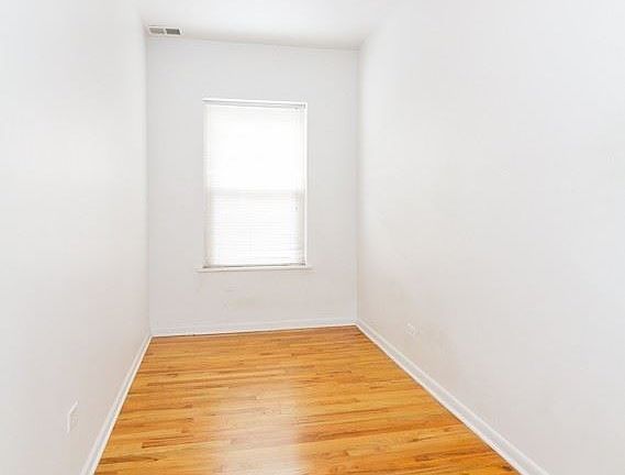 5th image of 4511 N Malden St APT 3A
