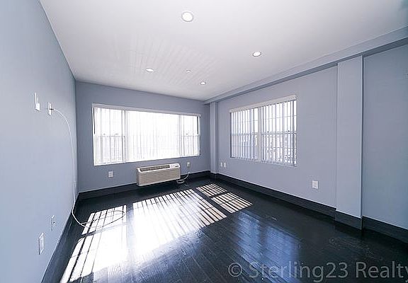 4th image of 3701 Broadway #3