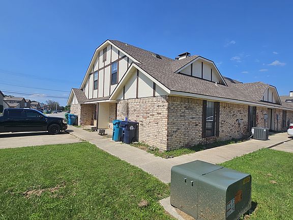 2nd image of 550 E Windsor Dr